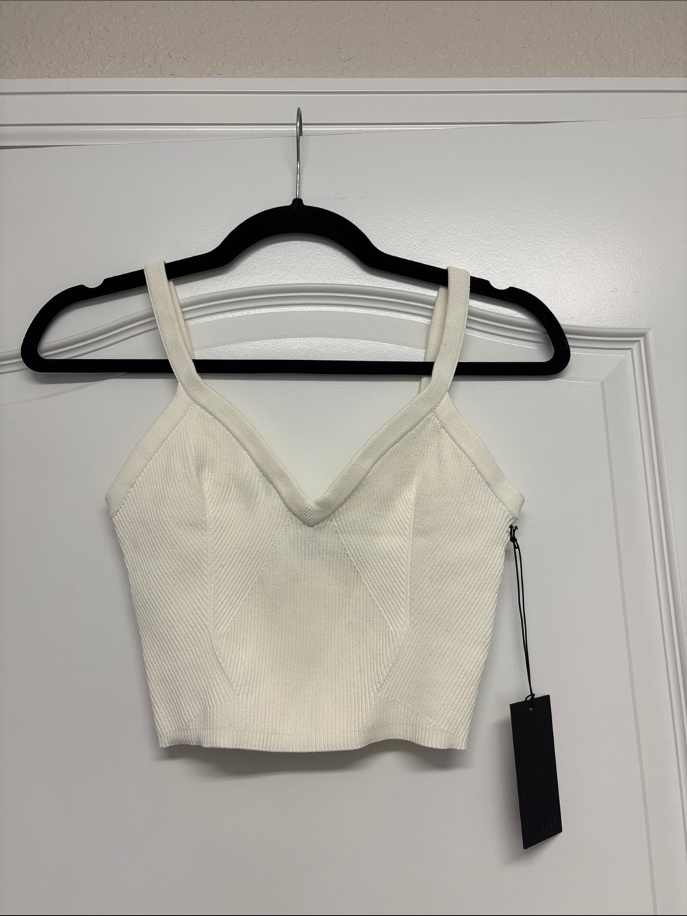 Cuts Clothing Women Rib Tank Cropped Ivory V-Neck Top Size S NWT